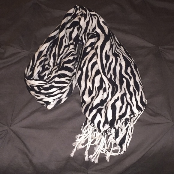 Multiple Scarves - Picture 3 of 5